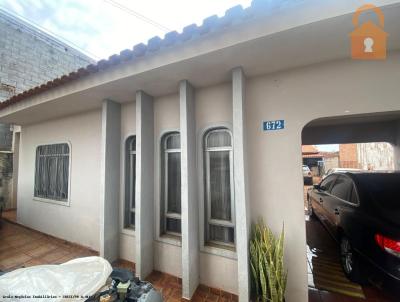 Casa para Venda, em Campo Mouro, bairro Jardim Aeroporto, 2 dormitrios, 1 banheiro, 1 sute, 1 vaga