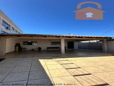 Casa para Venda, em Campo Mouro, bairro Centro, 3 dormitrios, 1 banheiro, 2 vagas